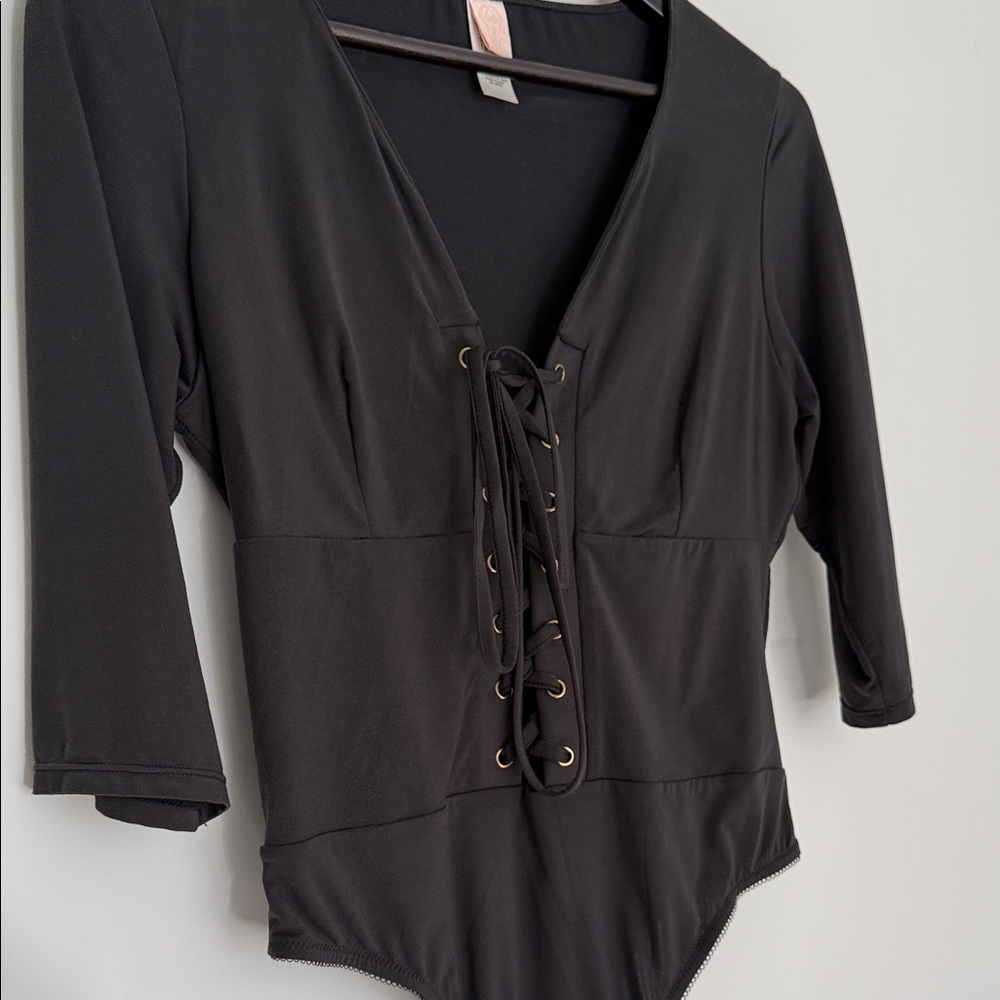 Black Lace-Up Bodysuit - Picture 2 of 7